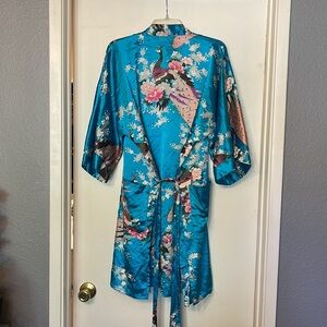 Oldshanghai Vintage silky Robe Size S/M peacock print